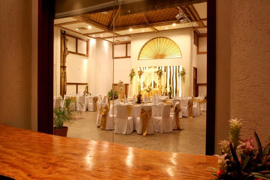 The Legend Palawan Hotel Puerto Princesa Luaran gambar