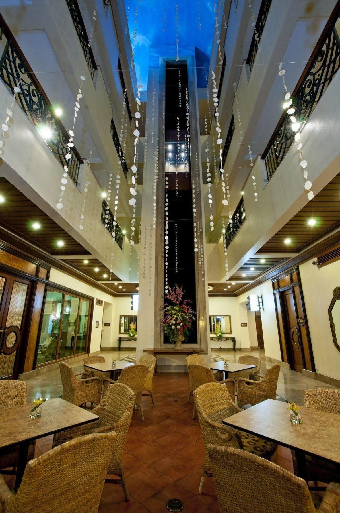 The Legend Palawan Hotel Puerto Princesa Luaran gambar