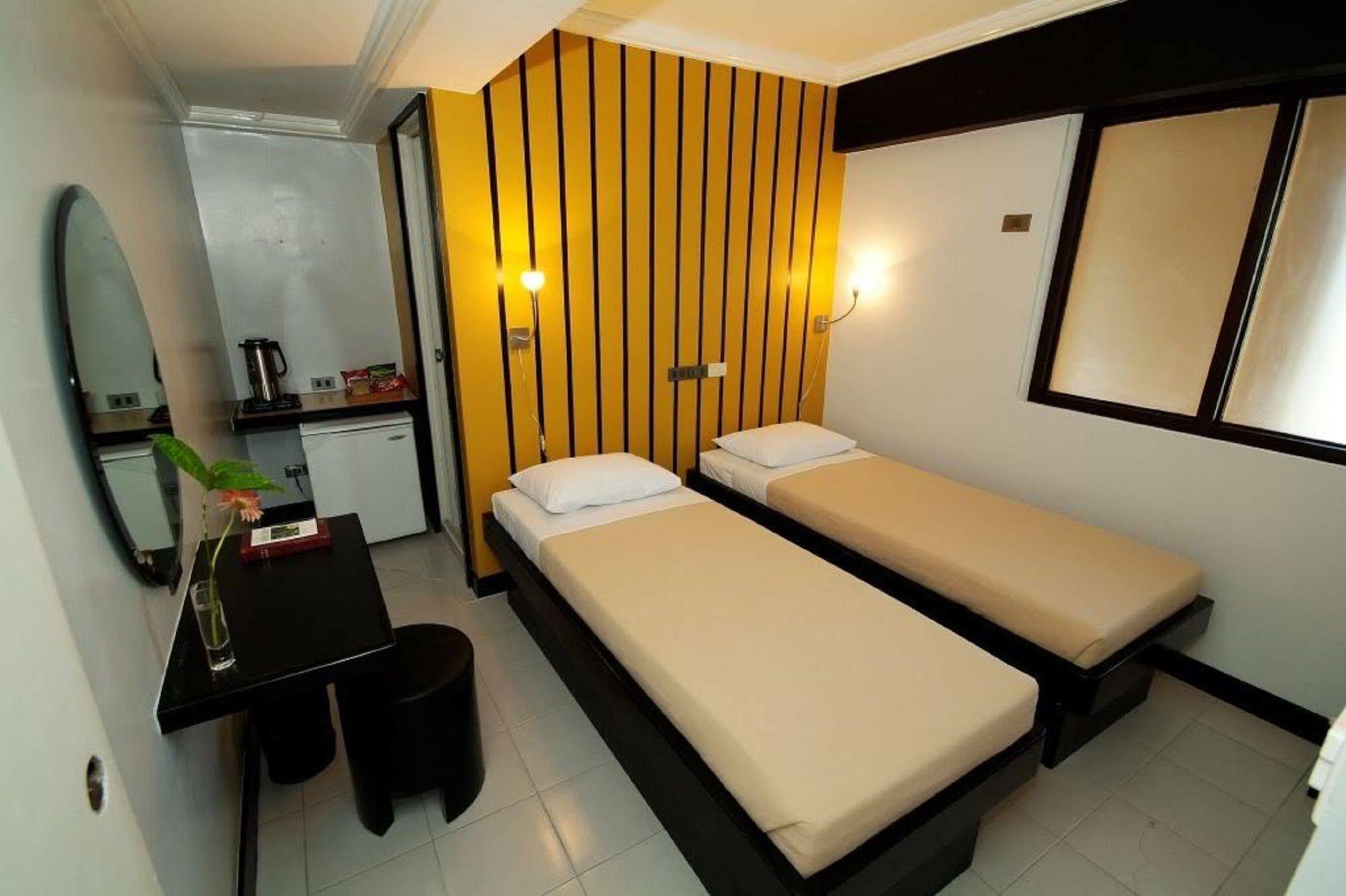 The Legend Palawan Hotel Puerto Princesa Luaran gambar